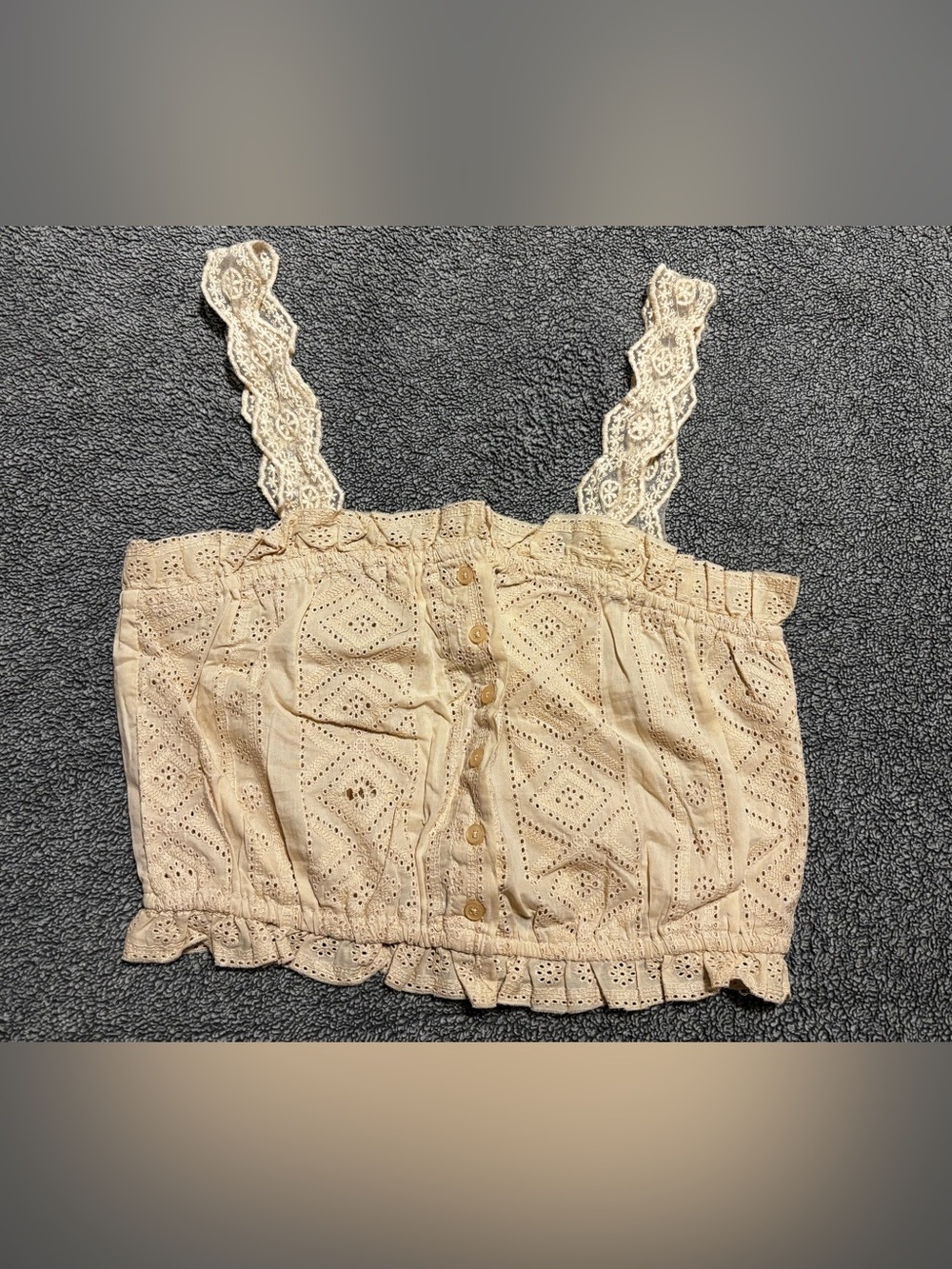 Sky and Sparrow Cream Eyelet Lace-Trim Button-Front Crop Top